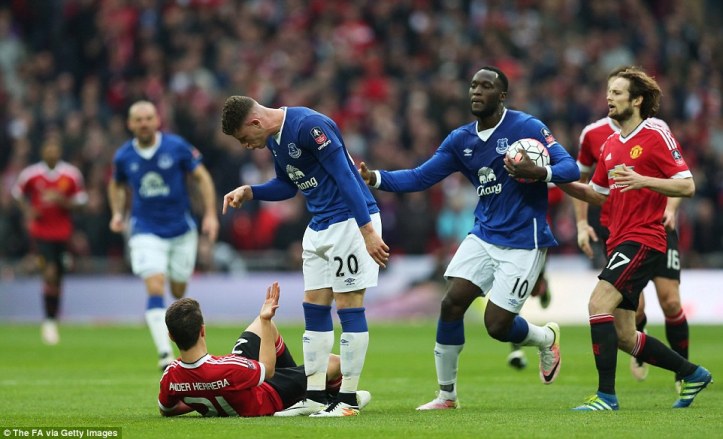337a3ade00000578-3555474-ross_barkley_points_angrily_at_manchester_united_midfielder_ande-m-96_1461436758825